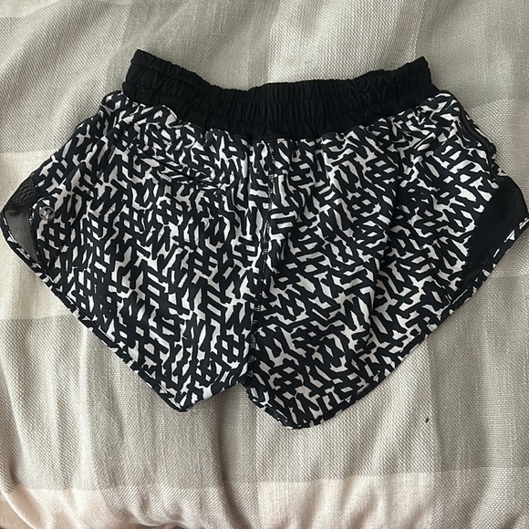 lululemon shorts - Picture 3 of 6